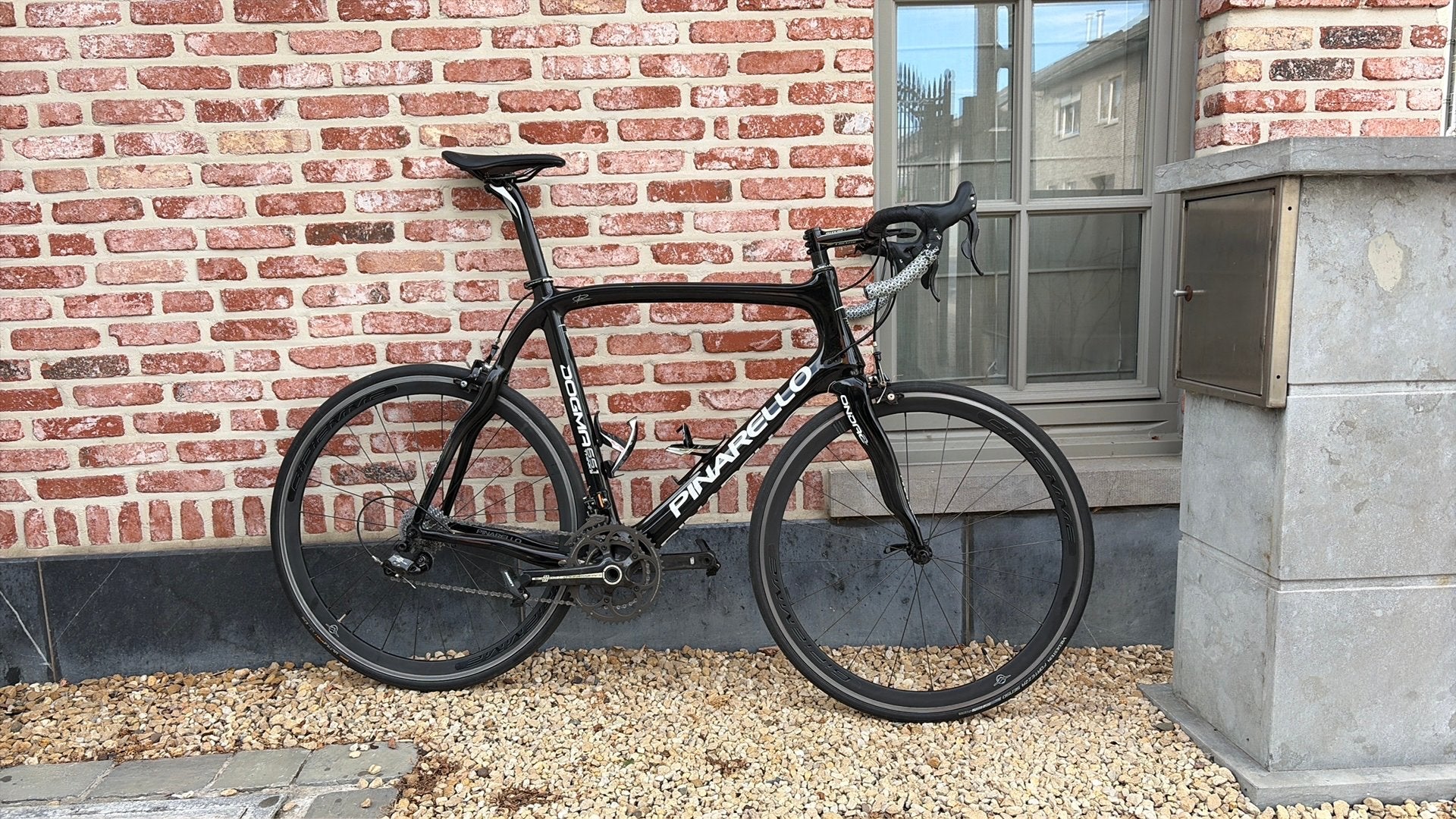 Pinarello Dogma 65.1 think2, maat 61, 28 inch, Gebruikt, 10 tot 15 versnellingen, Velgrem
