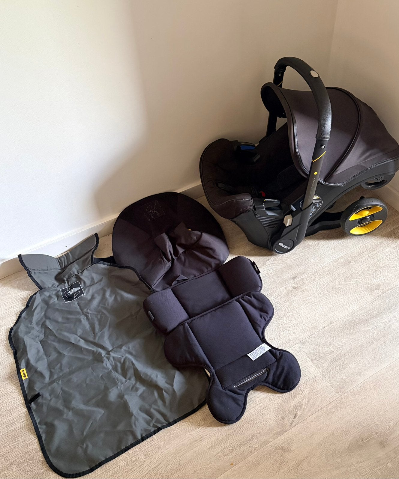Doona + buggy / auto stoel, Ophalen, Gebruikt