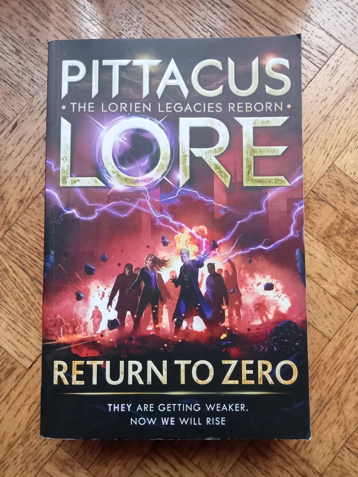 Pittacus Lore: Return to zero - Engels, Boeken, Ophalen of Verzenden, Gelezen