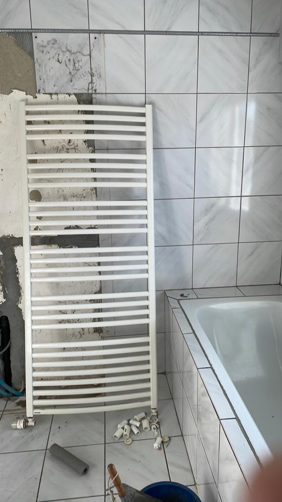 Badkamer radiator (handdoekdroger ), Doe-het-zelf en Bouw, Verwarming en Radiatoren, Ophalen, Zo goed als nieuw, Radiator