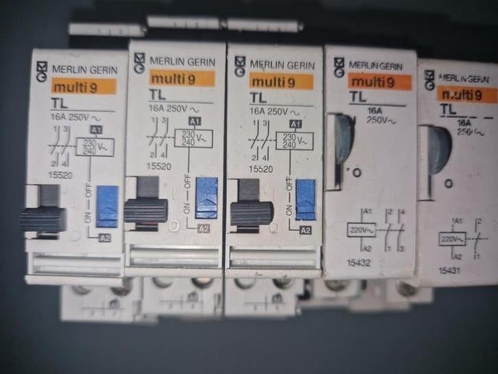 Enkel en tweetalige drukknop relais, Elektronische apparatuur, Ophalen