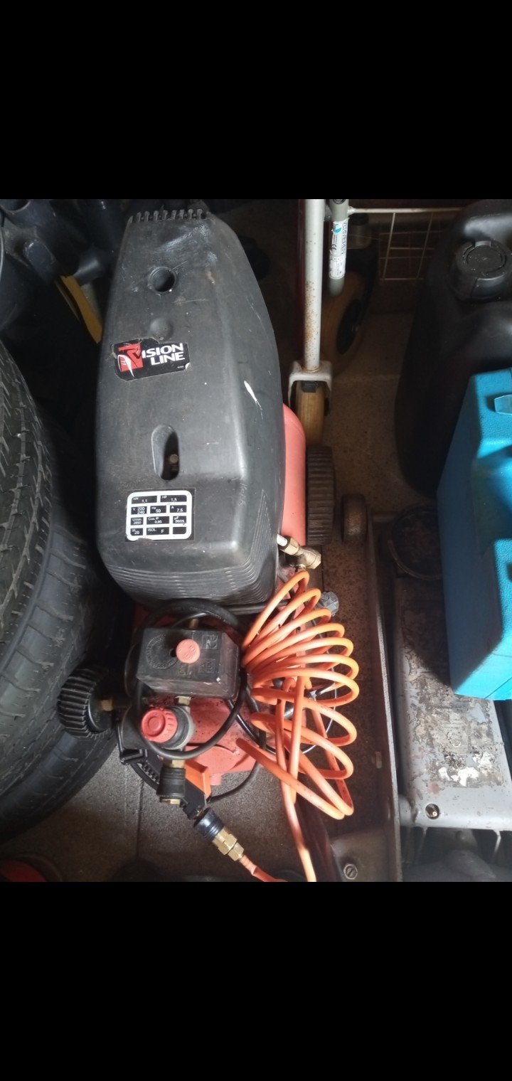 Vision Line compressor 24 L. /
8 Bar / U/min. 2850 / IP 20 /, Ophalen