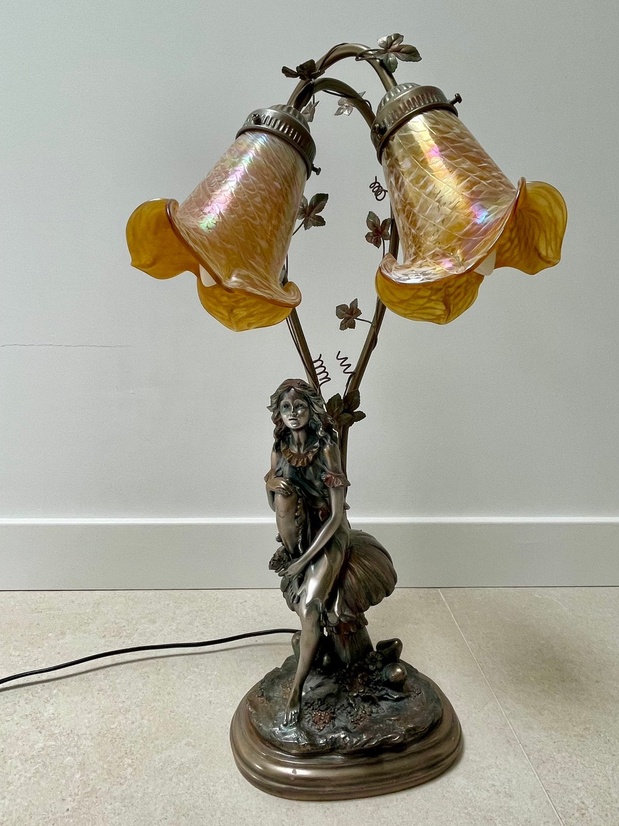 Art Nouveau stijl tafellamp met dubbele kap, Antiek en Kunst, Antiek | Verlichting, Ophalen