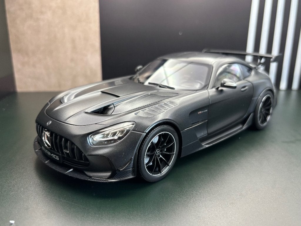 1:18  Mercedes-AMG GT Black series, Hobby & Loisirs créatifs, Voitures miniatures | 1:18, Enlèvement ou Envoi, Comme neuf, Voiture