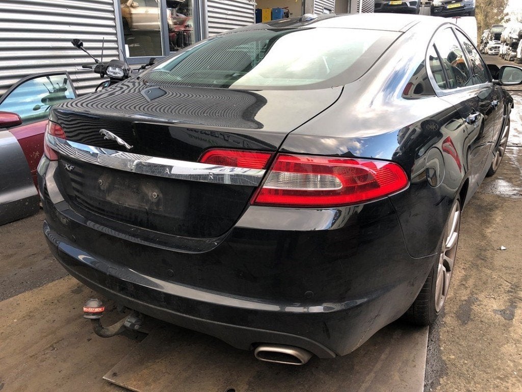 AANDRIJFAS RECHTS ACHTER Jaguar XF (CC9) (01-2008/04-2015), Campus Kronberg 7
61476  Kronberg im Taunus, DE, Gebruikt, Jaguar