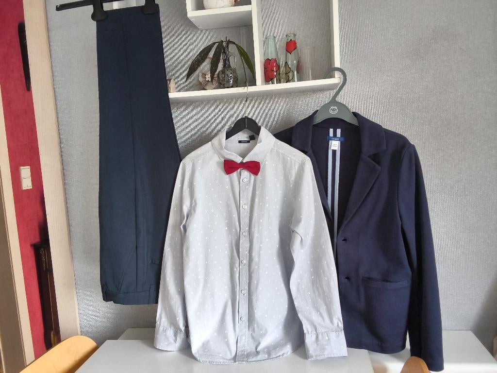 Vêtements enfant 10-12 ans /pantalon/veste/chemise/noeud, Enlèvement ou Envoi, Comme neuf, Garçon, Ensemble