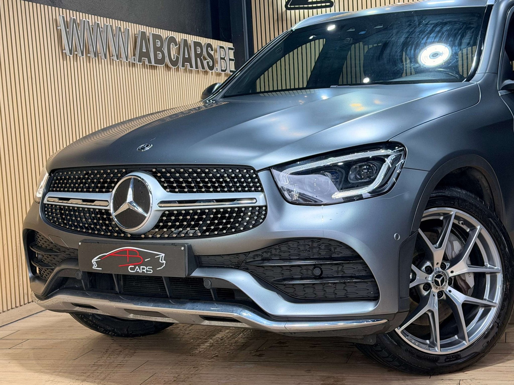 Mercedes-Benz GLC 200 d 4-Matic * PACK AMG - FACE LIFT * GAR, Autos, Mercedes-Benz, Cuir, Argent ou Gris, Achat, 140 g/km