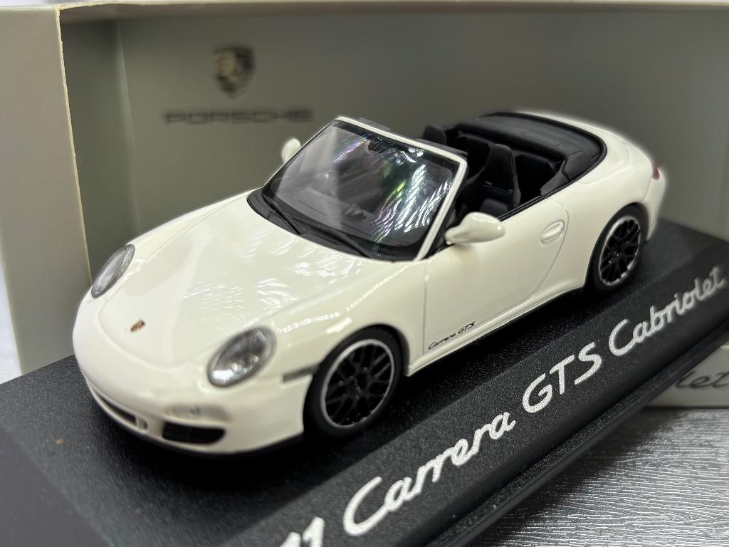 1:43  Porsche 911 carrera GTS cabriolet, Enlèvement ou Envoi, Comme neuf, Bus ou Camion, MiniChamps