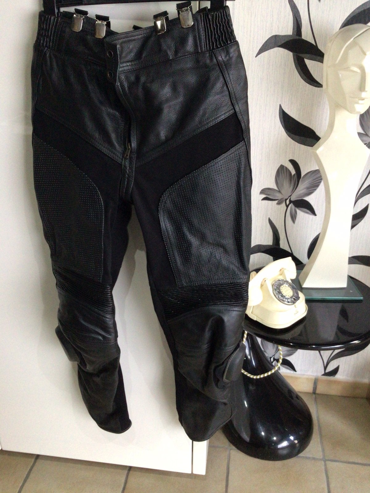 Pantalon cuir moto bretelle protection hanche genoux T M 50€, Motos, Enlèvement ou Envoi, Neuf, sans ticket, Vêtements de motocross