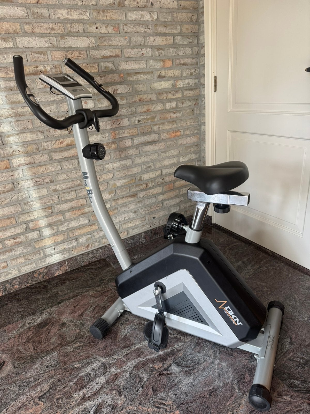 Te koop zeer nette en goede hometrainer, Enlèvement, Comme neuf, Vélo d'appartement