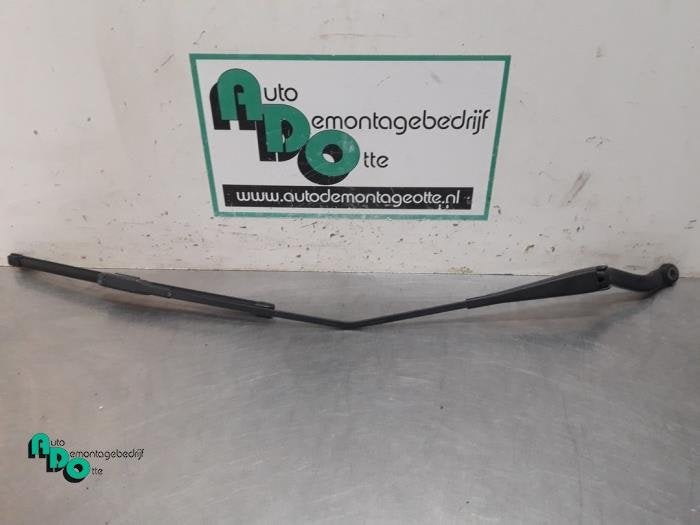 Bras essuie-glace avant d'un Opel Corsa (Corsa D 07-), -, Opel, 3 mois de garantie, Utilisé