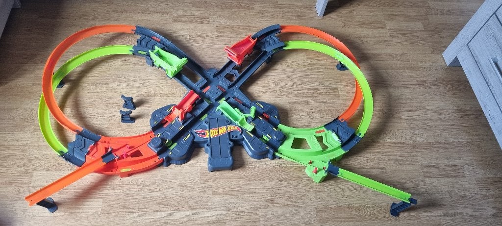 Hot wheels colossal race circuit, Ophalen, Racebaan, Gebruikt, Hot Wheels