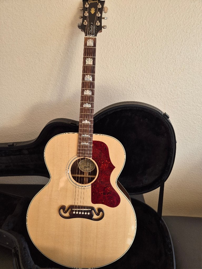 GIBSON SJ 200 STUDIO ROSEWOOD, Muziek en Instrumenten, Snaarinstrumenten | Gitaren | Akoestisch, Ophalen of Verzenden, Zo goed als nieuw