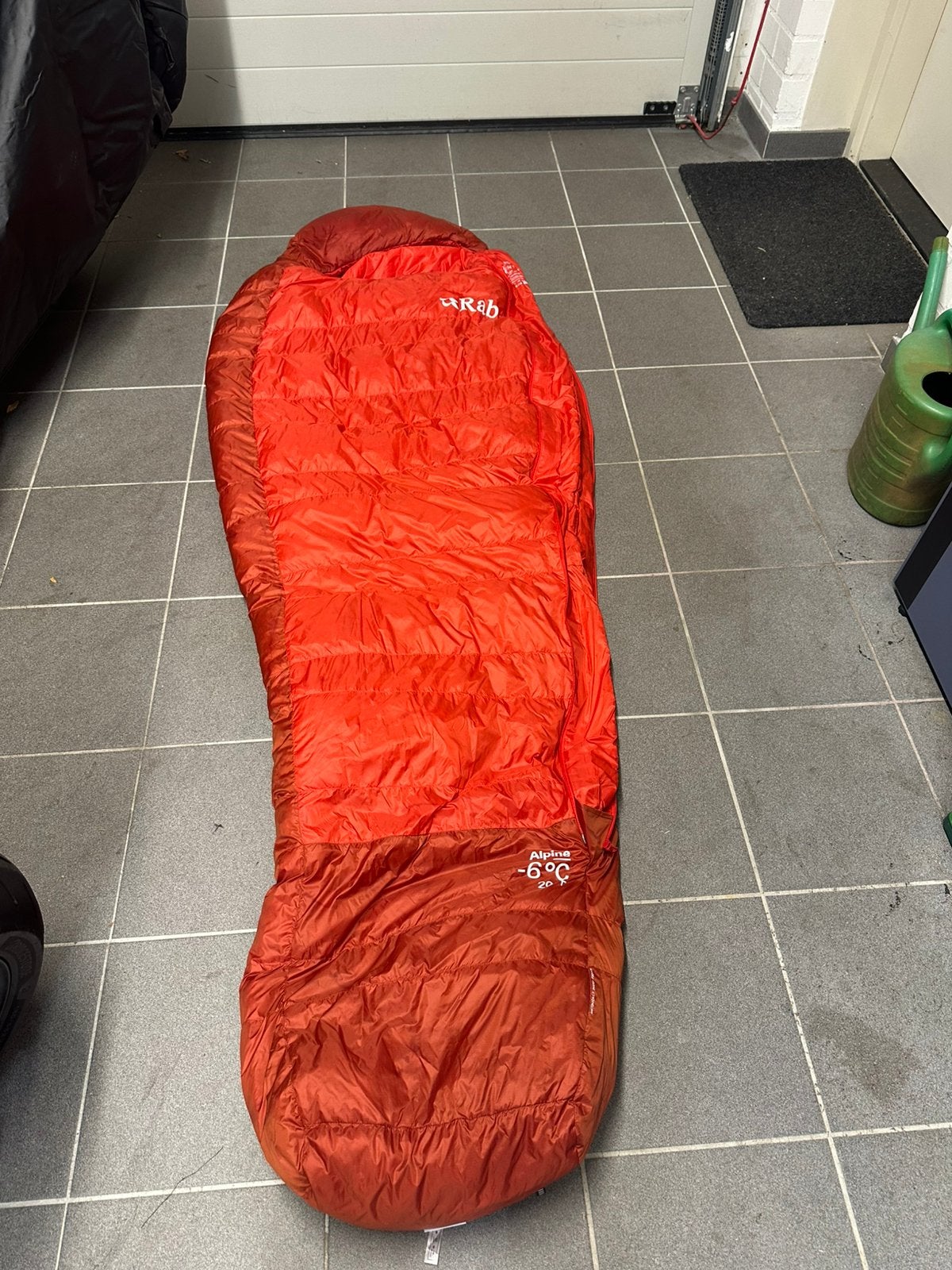 Rab Alpine -6C / 20F donzen slaapzak - Regular, Ophalen of Verzenden, Zo goed als nieuw