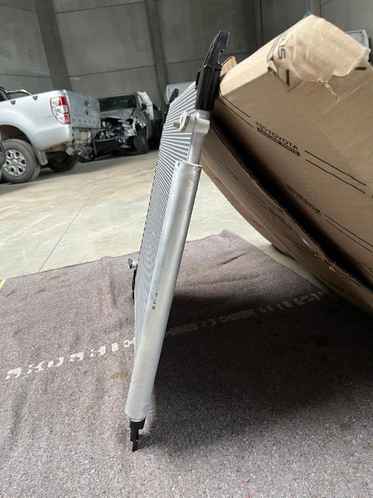 Condenseur Toyota Hilux VIII, Neuf, Capot moteur, Avant, Toyota