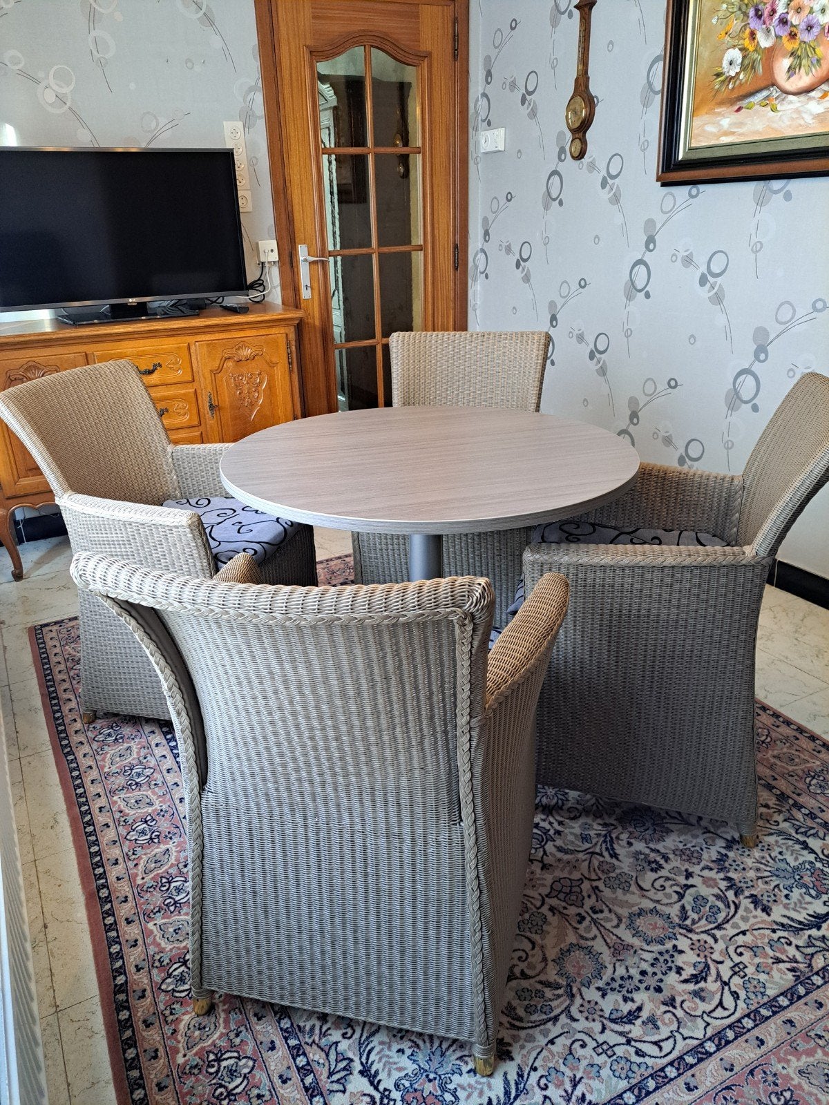 Tafel en 4 zetels, Ophalen