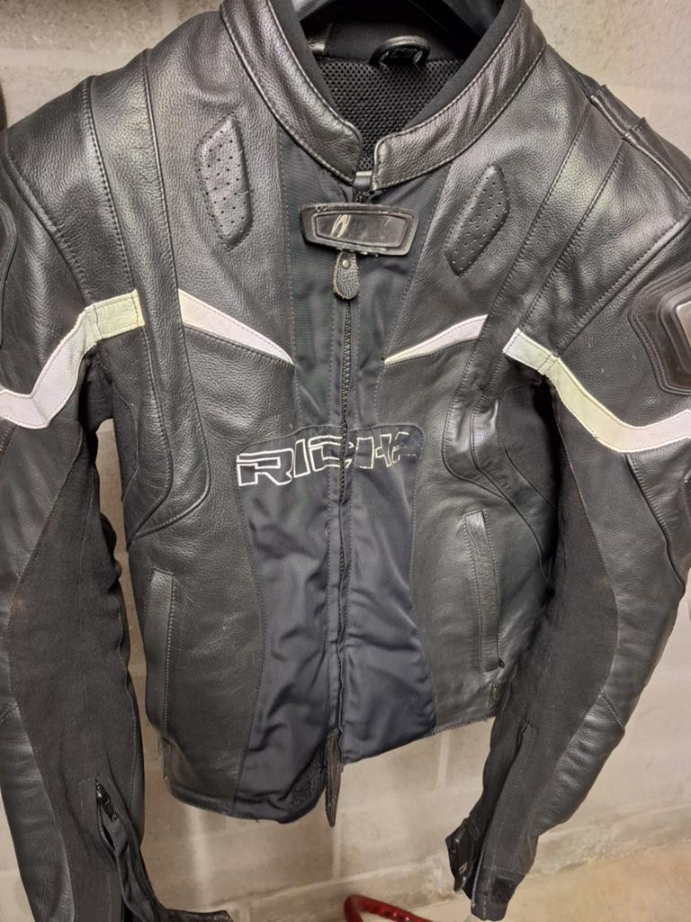 Richa vest en broek, Motoren, Kleding | Motorkleding, Ophalen of Verzenden, Broek | leer