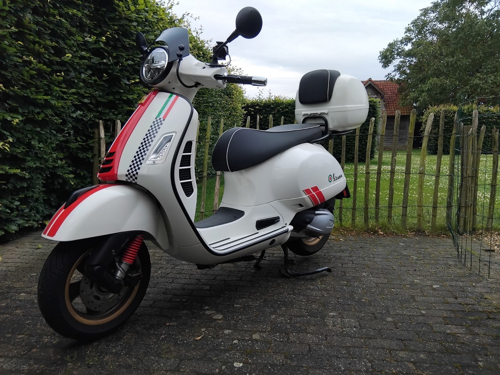 Vespa gts 300 Racing 60's, 75e Limited Anniversary Edition, Motoren, Particulier