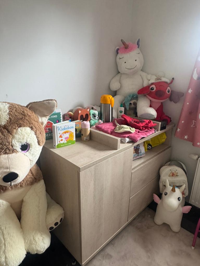 Commode kast verzorgtafel nieuwstaat paradisio, Kinderen en Baby's, Kinderkamer | Complete kinderkamers, Ophalen, Zo goed als nieuw