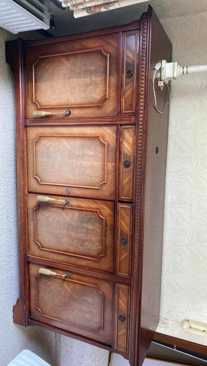Houten kast, Enlèvement