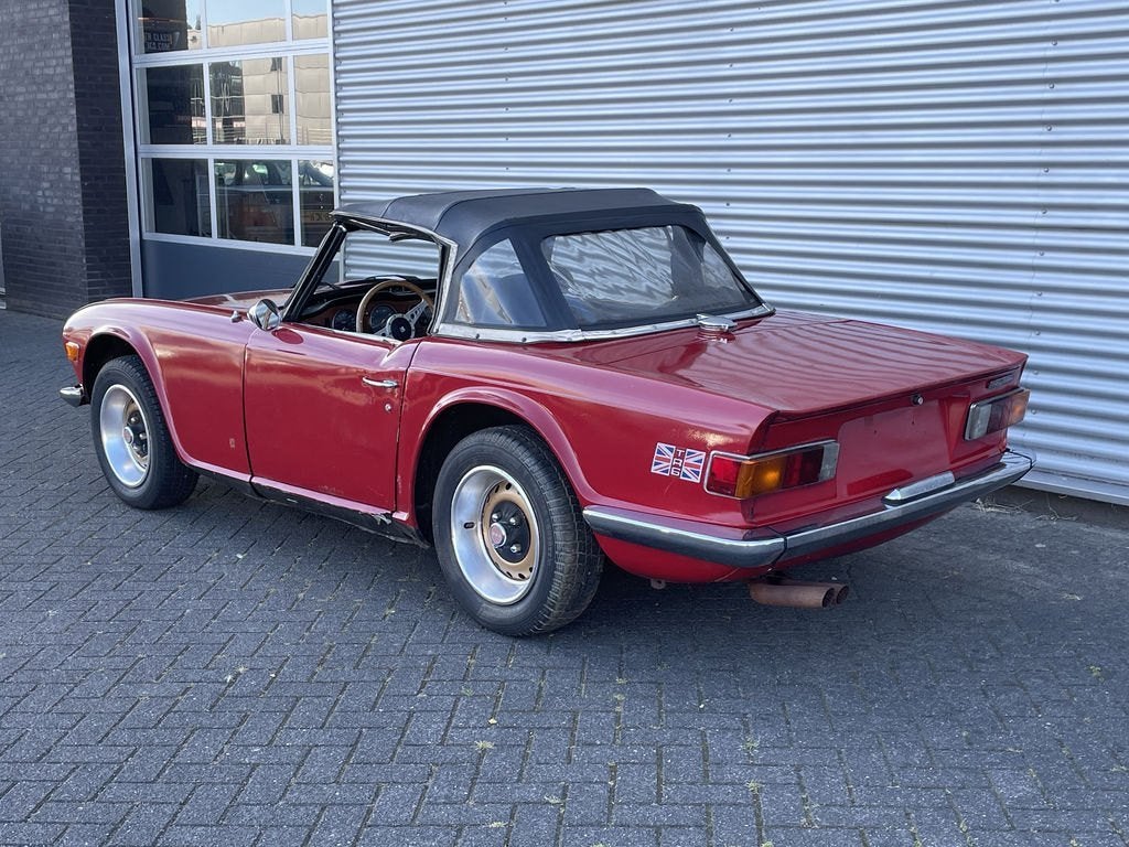 Triumph TR6 1974 – US – complète – projet de restauration, Autos, Triumph, Rouge, 2500 cm³, Entreprise, 2 portes