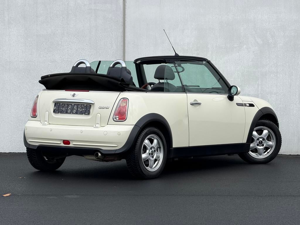 MINI COOPER CABRIO SIDEWALK • XENON • LEDER • BLANCO GEKEURD, Voorwielaandrijving, 174 g/km, Zwart, 4 cilinders