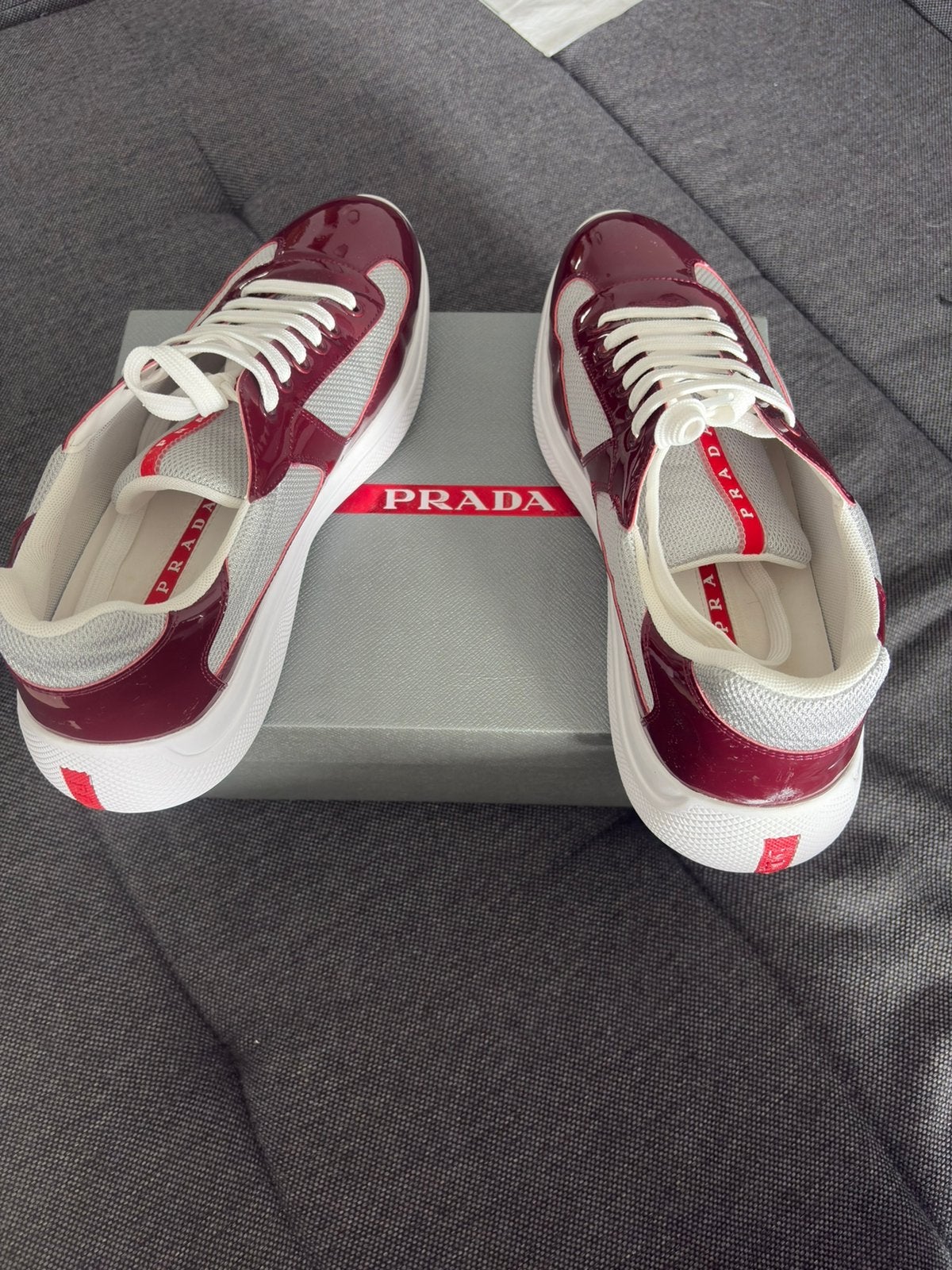 Gobelets Prada bordeaux taille 45, Neuf, Enlèvement ou Envoi, Autres couleurs, Chaussures de sport