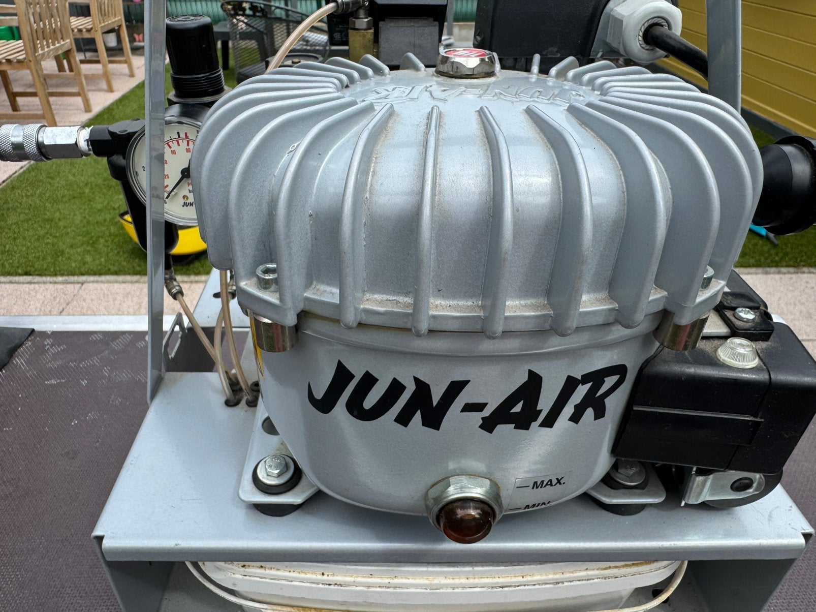 JUN AIR compressor geluidloos, Ophalen, Gebruikt, Geluidgedempt, Minder dan 6 bar