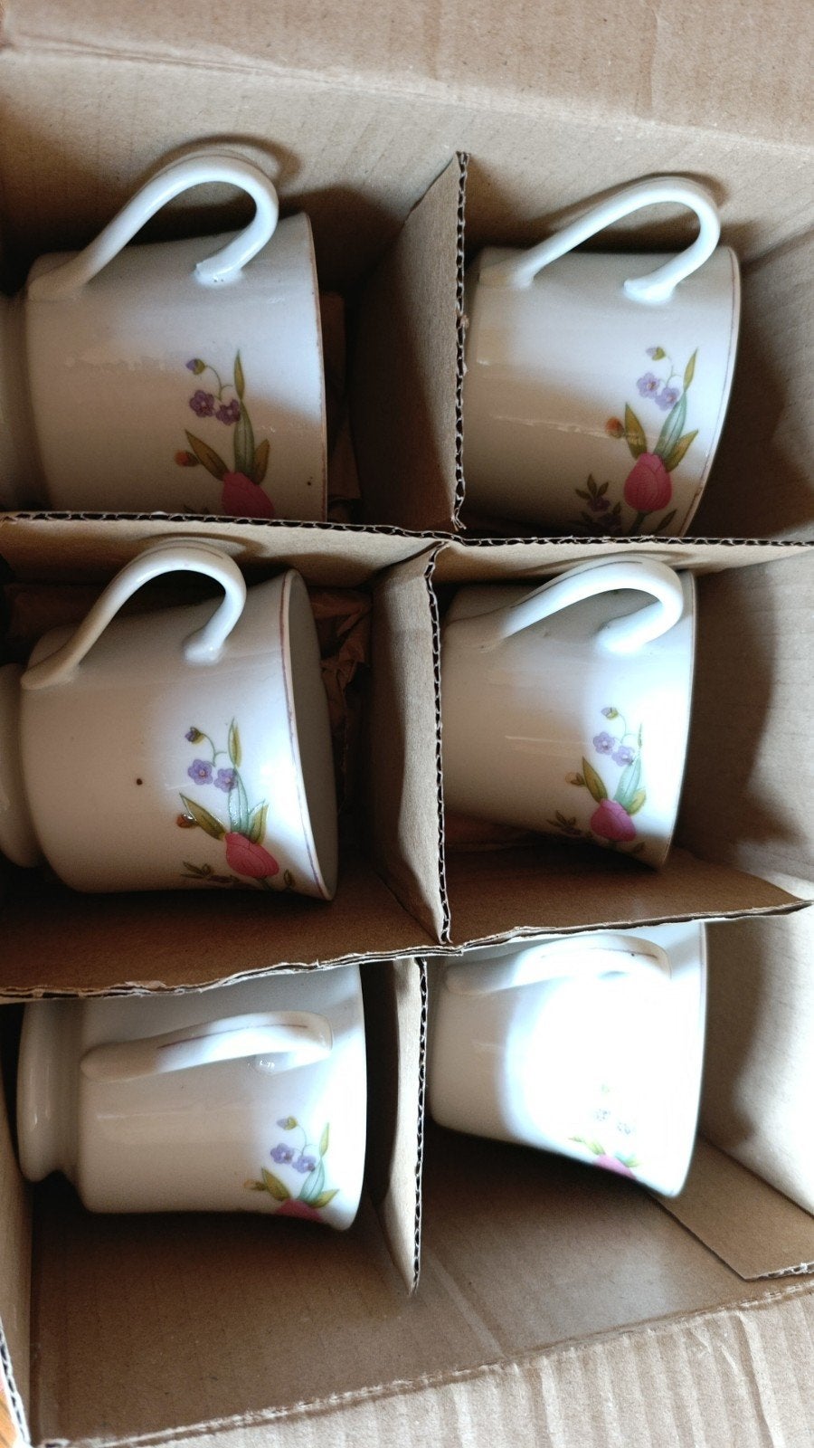 6 tasses à donner, Enlèvement