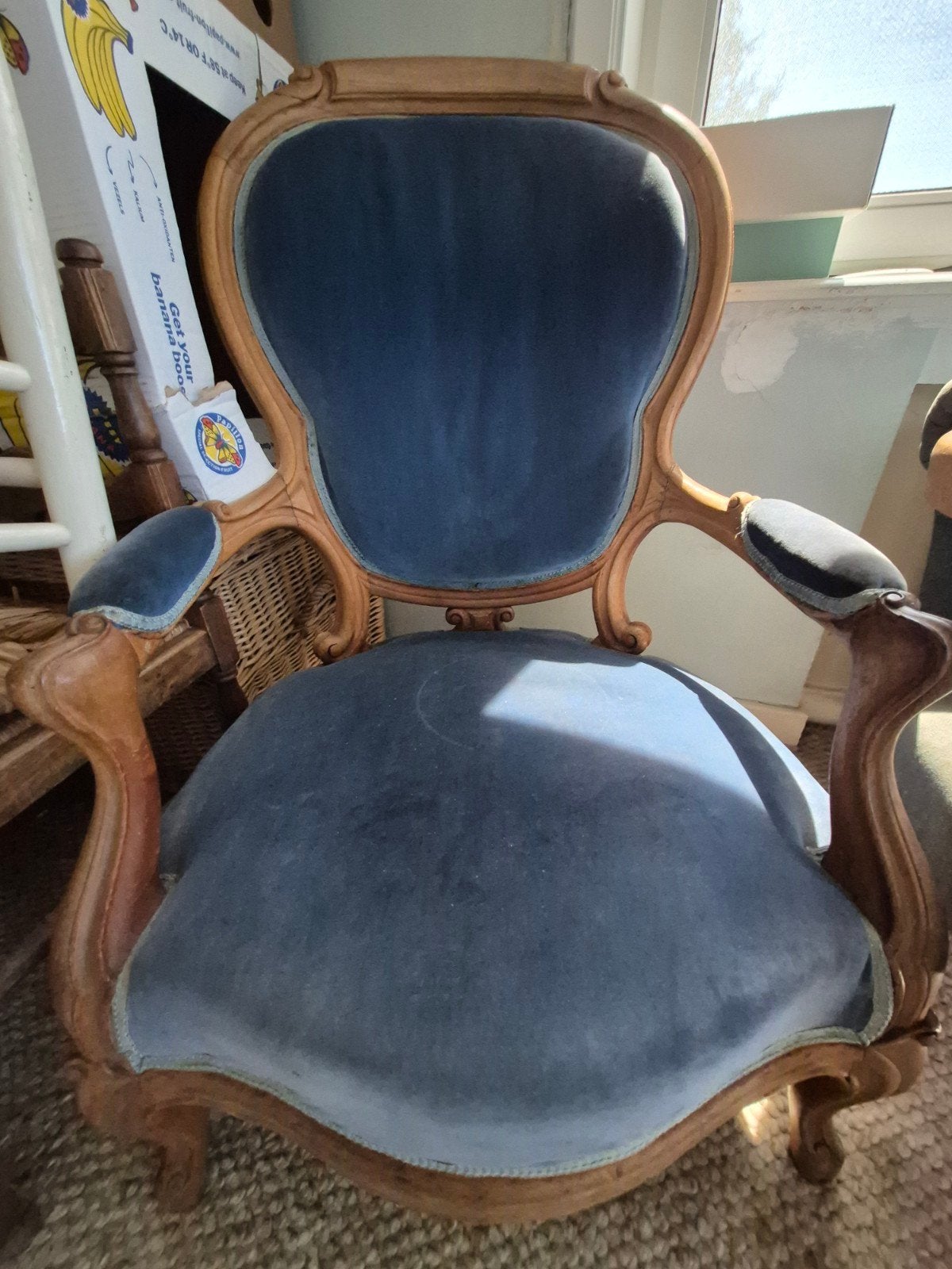 Fauteuil style Louis XV, Enlèvement