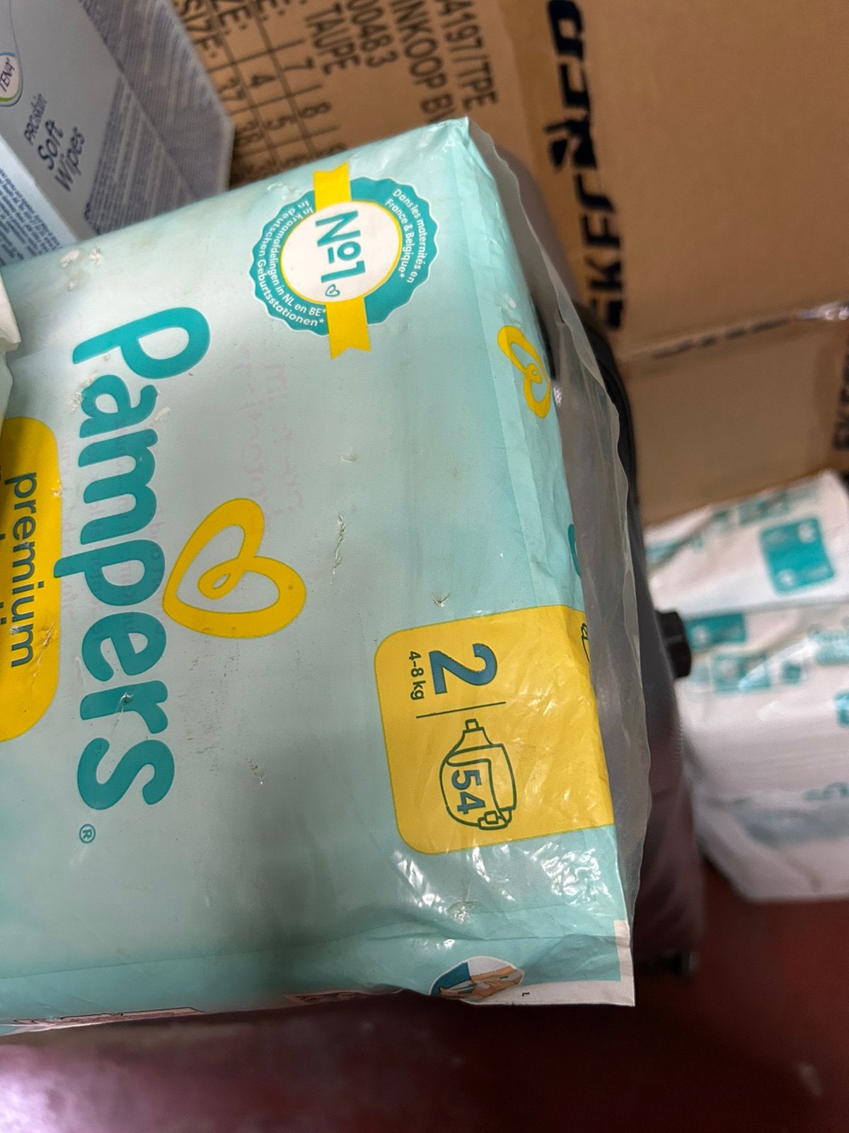 Pampers maat 0, 1 doos sluit 20€, Kinderen en Baby's, Ophalen, Zo goed als nieuw