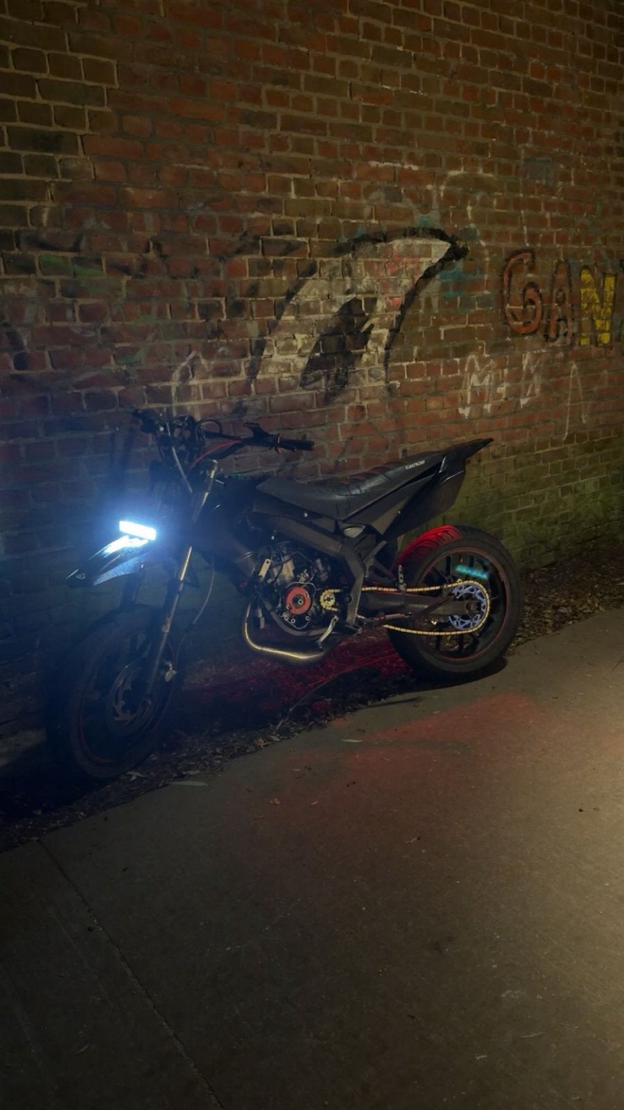 Derbi senda, Enlèvement