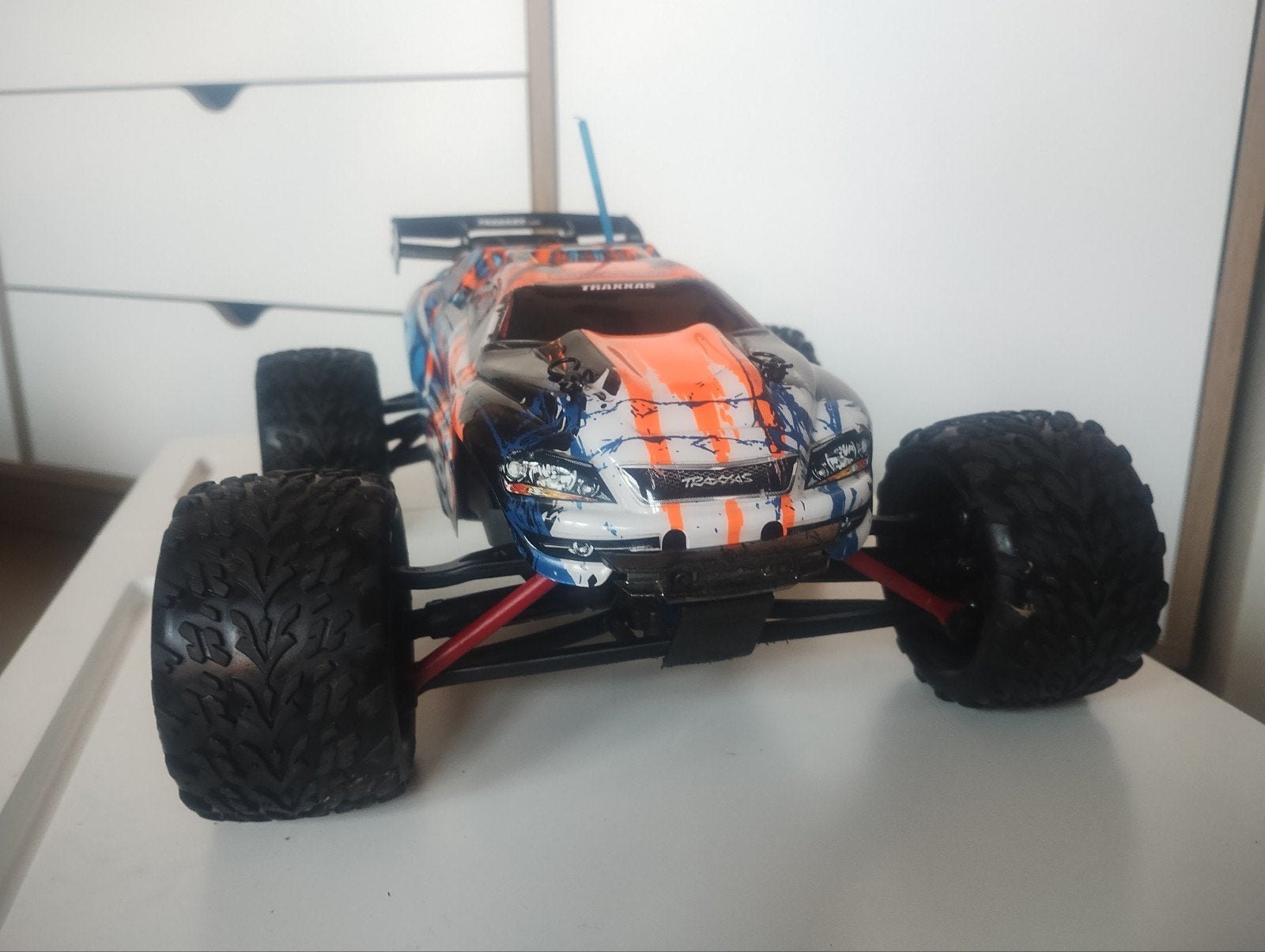 Traxxax E Revo Titan brushed als nieuw RTR, Hobby & Loisirs créatifs, Modélisme | Radiocommandé & Téléguidé | Voitures, Enlèvement ou Envoi
