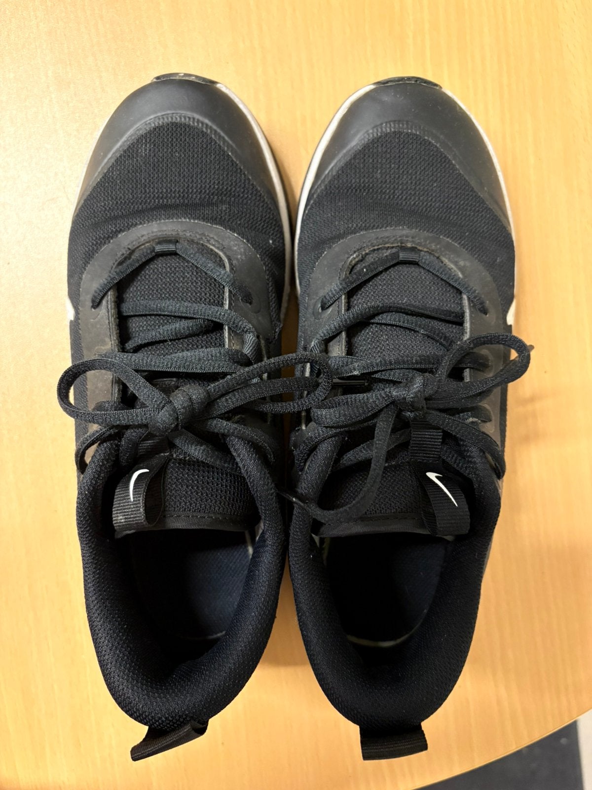 Nike omni multicourt, Sports & Fitness, Enlèvement ou Envoi, Comme neuf, Noir, Chaussons de gymnastique