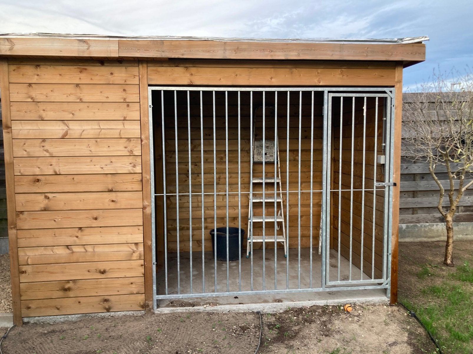 Traliespaneel hondenhok met deur, Animaux & Accessoires, Maisons pour chiens, Enlèvement, Comme neuf, Niche à chien