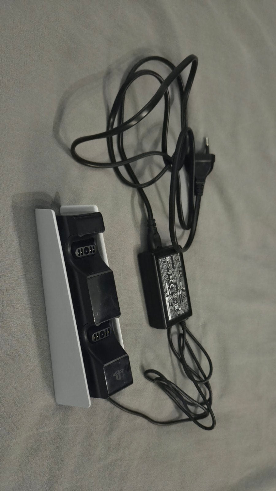 Station de recharge DualSense Sony PS5 - Parfait état, Consoles de jeu & Jeux vidéo, Enlèvement, Comme neuf, Batterie ou Chargeur
