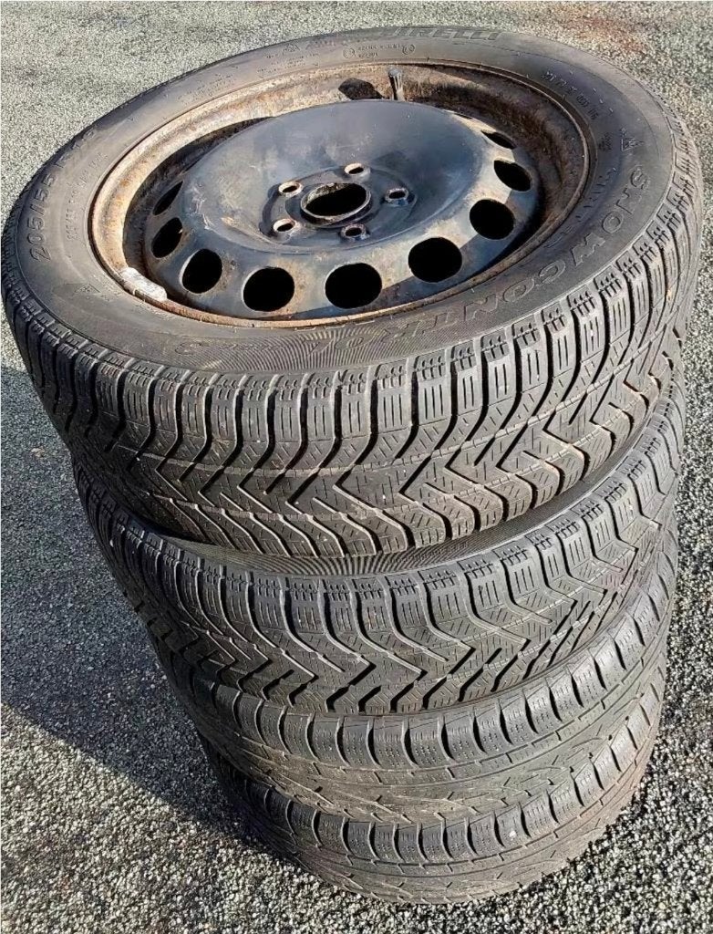 4 roues hiver 205/55-16 d'une VW Golf, Pneus et Jantes, Pneus hiver, 16 pouces, 205 mm