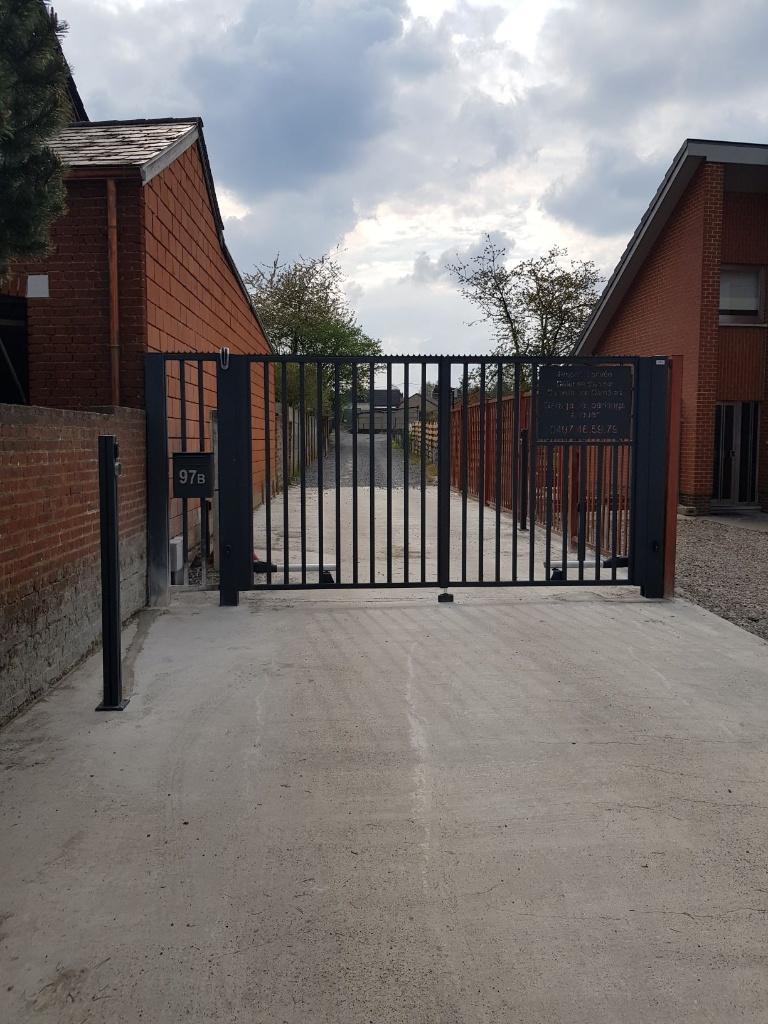Gilly garages discrets secs et sécurisés 0497/465 979, Immo, Garages en Parkeerplaatsen, Provincie Henegouwen