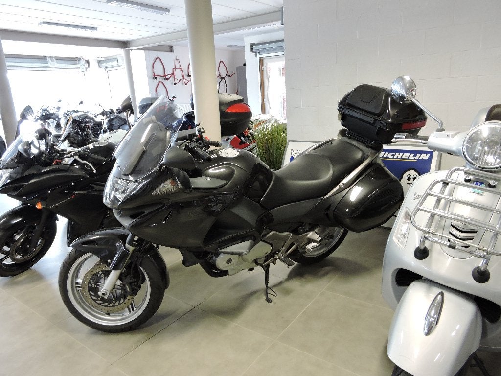 Honda deauville 700, 700 cc, Bedrijf