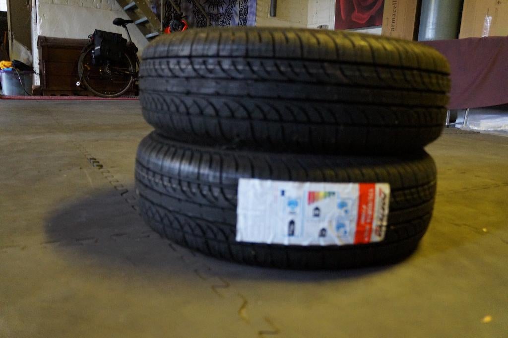 2 nieuwe autobanden, Auto-onderdelen, Banden en Velgen, Ophalen, Band(en)