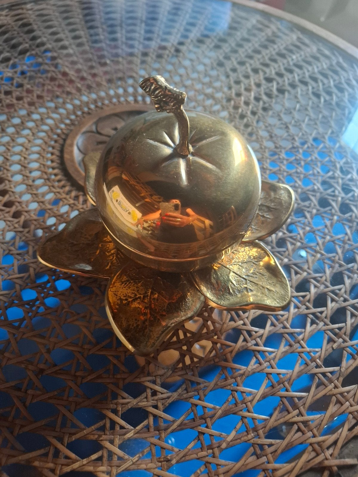Pomme decorative, Ophalen