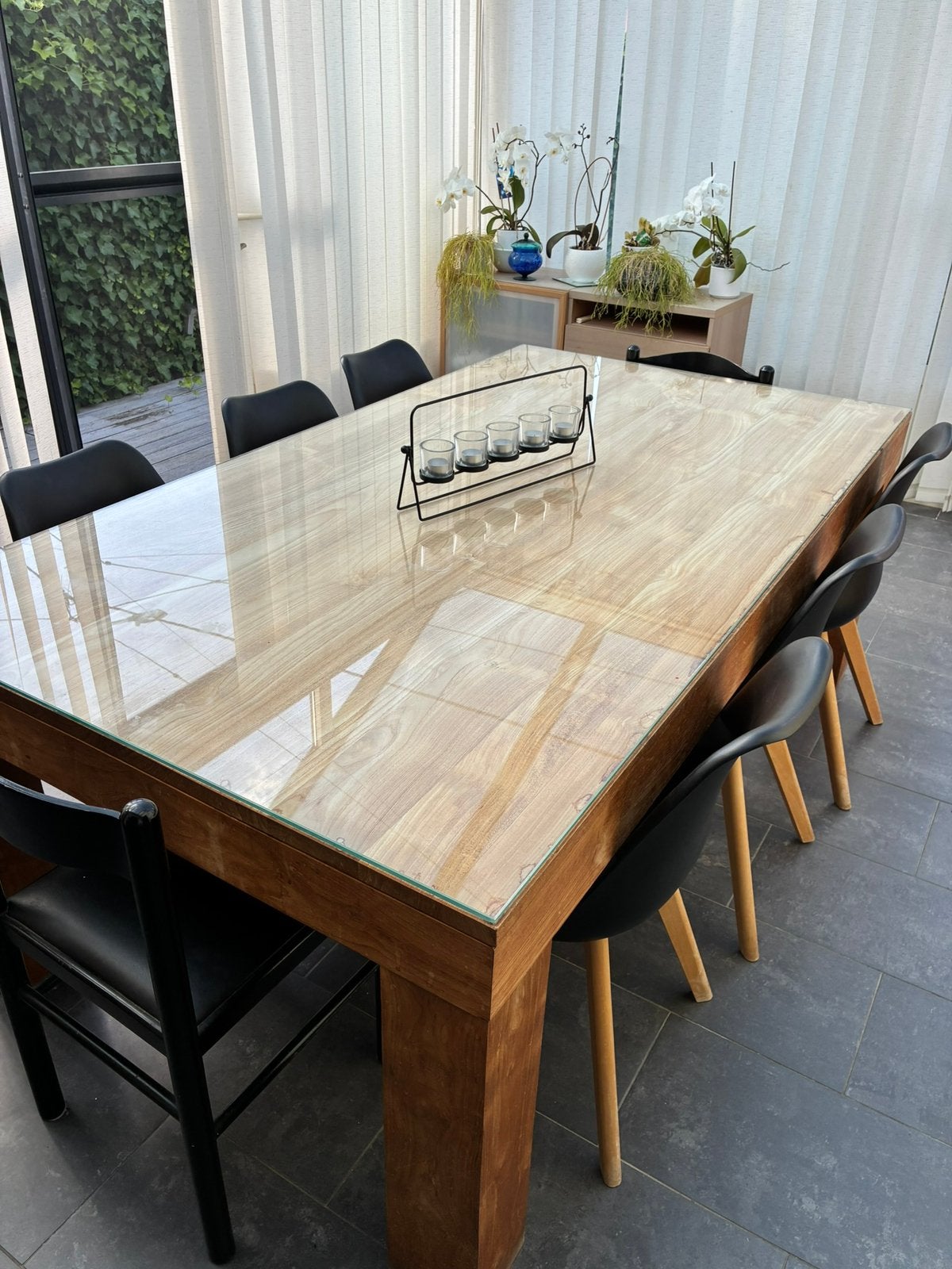 Vol teak houten tafel met glazen blad. Onbehandeld., Huis en Inrichting, Ophalen, Minder dan 50 cm, Gebruikt, Teakhout