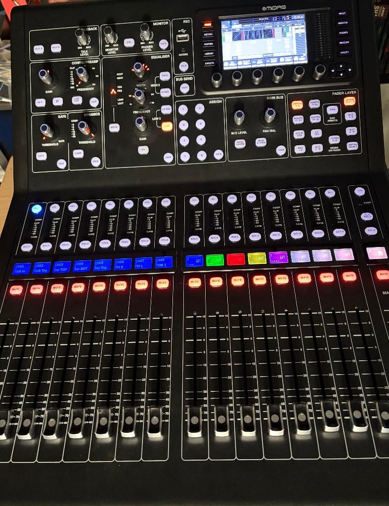 Midas M32R Live + Flight Case, Enlèvement, Comme neuf, 10 à 20 canaux, Entrée micro