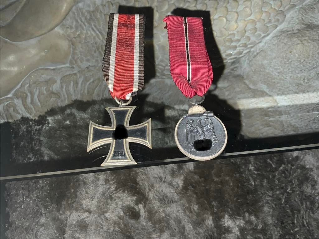 Lot de 2 decorations militaires originales 1939, 1941/42, Enlèvement ou Envoi