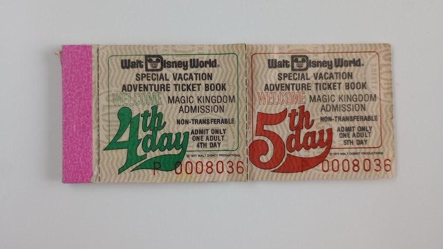 Walt Disney World ticket book 1977, Ophalen of Verzenden, Overige figuren, Gebruikt, Overige typen