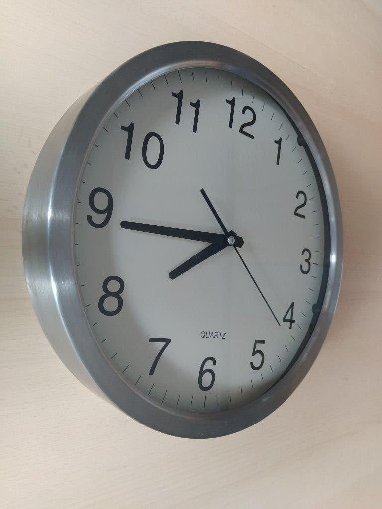 wandklok - quartz horloge, Huis en Inrichting, Woonaccessoires | Klokken, Ophalen of Verzenden, Gebruikt, Wandklok