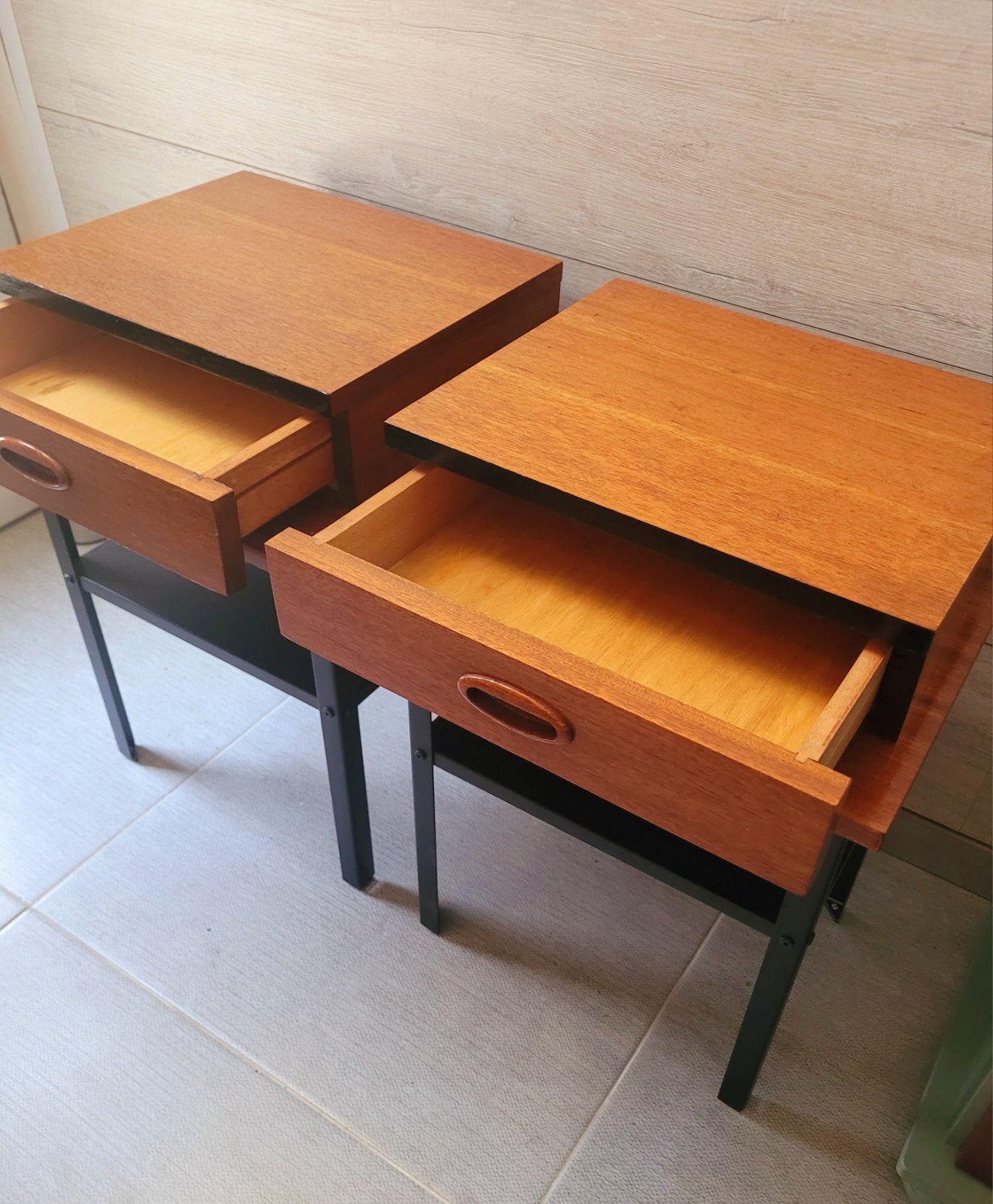 tables de chevet vintage du milieu du siècle, Collections, Enlèvement, Maison et Meubles