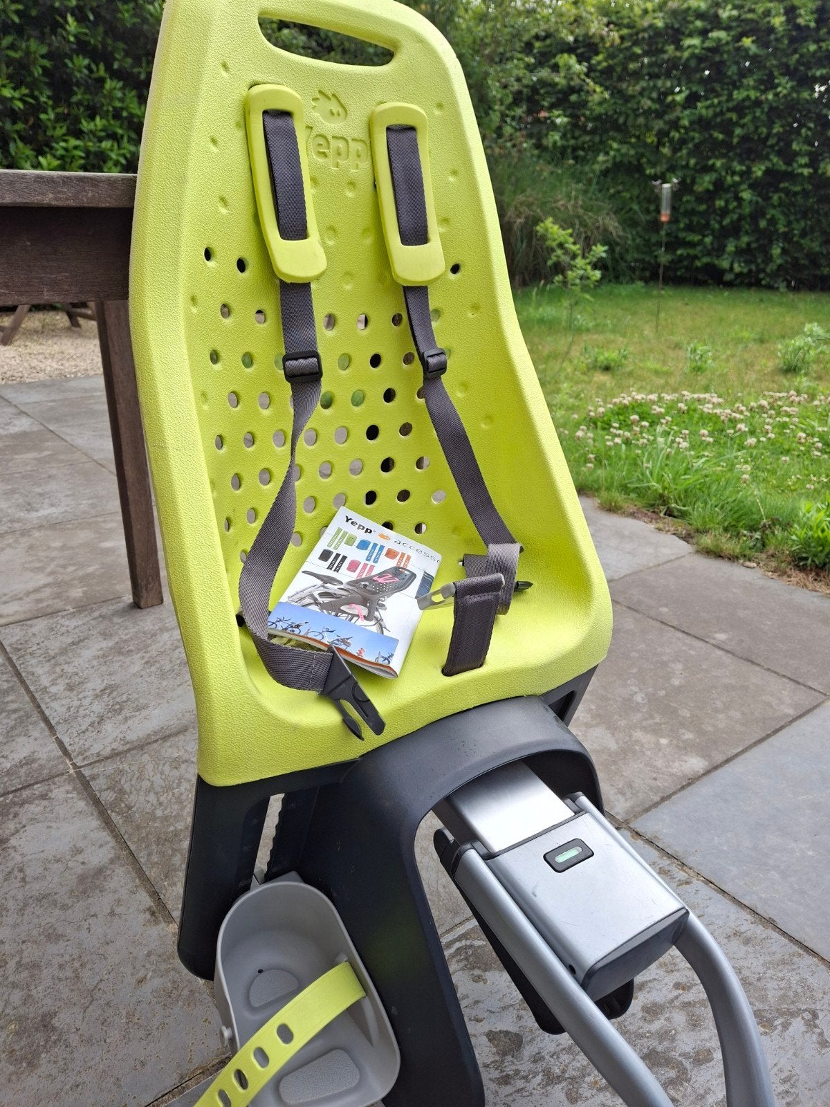 Fietsstoeltje Yepp, Ophalen