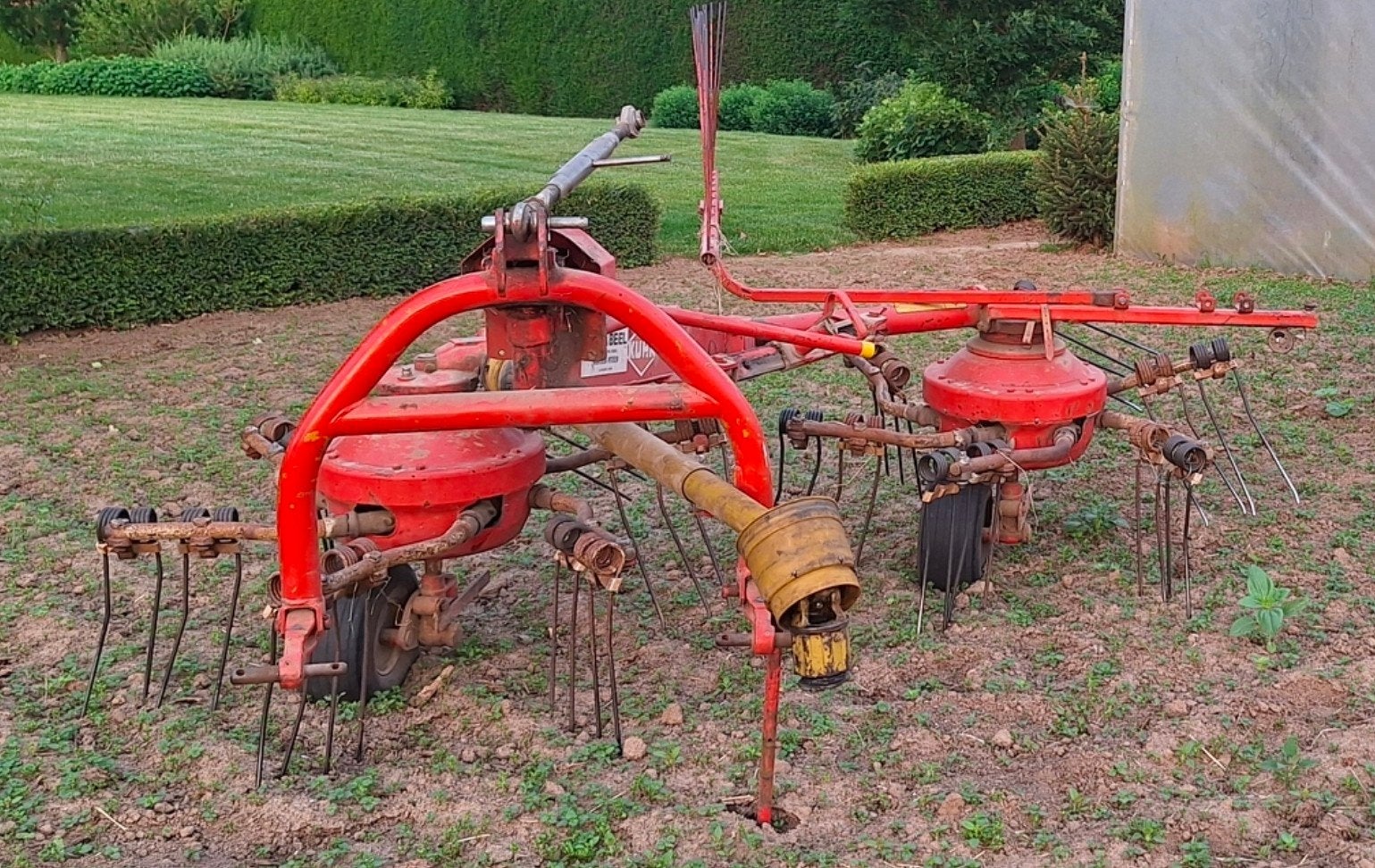 Hooischudder Kuhn GRS25, Zakelijke goederen, Landbouw | Werktuigen, Ophalen