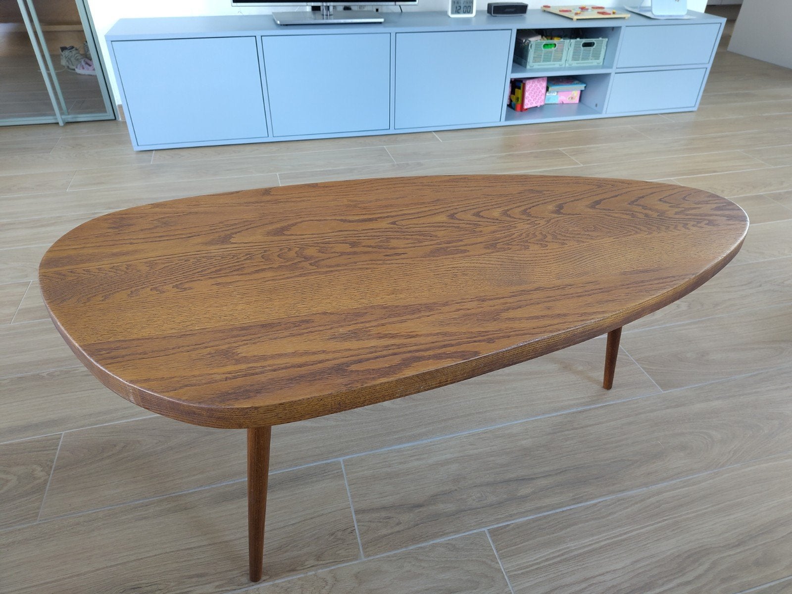 Massief houten salontafel, mid century, walnoot kleur, Huis en Inrichting, Ophalen, Gebruikt, 100 tot 150 cm, 50 tot 100 cm